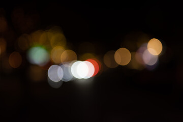 ronds de lumière en bokeh sur fond noir