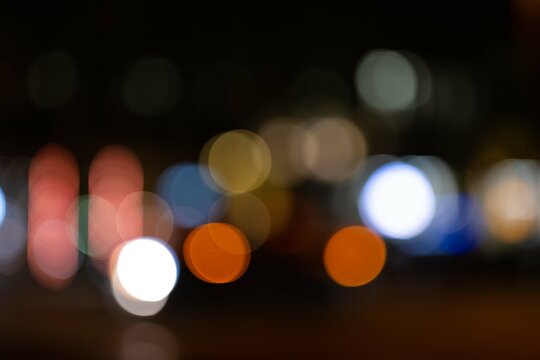 ambiance de rue nocturne bokeh lumi&egrave;res floues