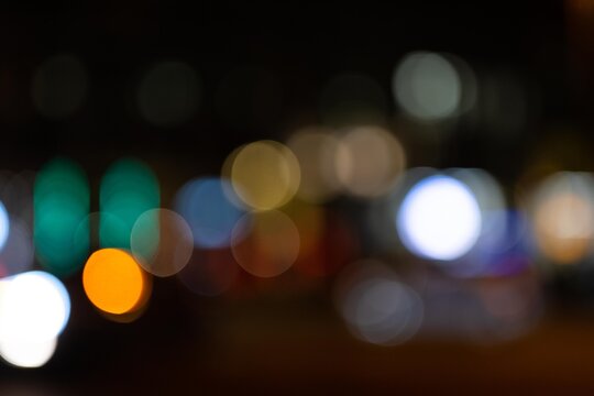 lumi&egrave;re de rue en bokeh tr&egrave;s flou