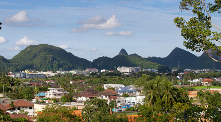 Obraz premium Panorama of the city in Phatthalung Province with mountains in the background. It is a quiet and beautiful city in southern Thailand.