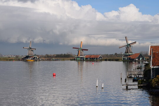Drei Windm&uuml;hlen in Holland