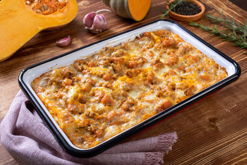 lasagna con  zucca  e salsiccia