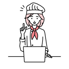 デスクで座ってPCを開いて何かひらめいた調理師の女性