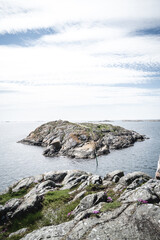 Fototapeta na wymiar rocks on the coast of the sea 