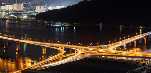 Fototapeta na wymiar 夜の高速道路の風景