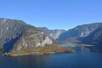 Blick &uuml;ber den fjordartigen Hallst&auml;ttersee nach Obertraun