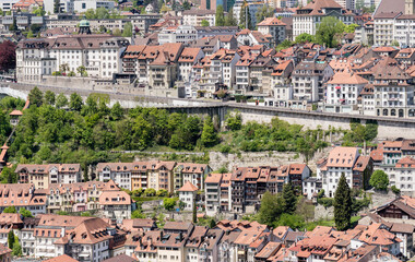 Fototapeta premium Maisons à Fribourg vues des hauteurs