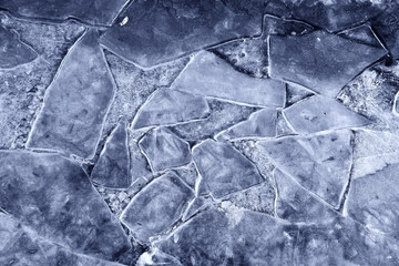 Geometric patterns in freezing ice