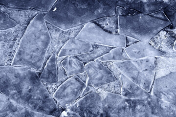 Obraz premium Geometric patterns in freezing ice