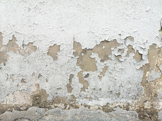 White cracked paint on the wall