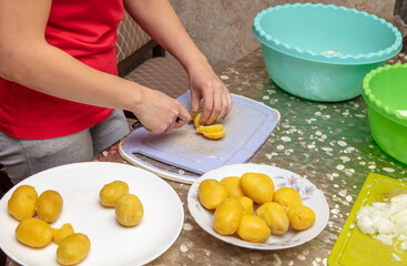 Obraz na płótnie Canvas The process of slicing boiled potatoes