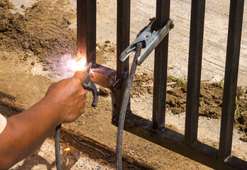 A worker is welding iron without wearing gloves. Light welding work.