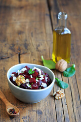 Rote Bete Salat mit Feta und Walnüssen