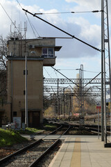 Przejazd kolejowy z torami dla pociągów.  © FotoDax