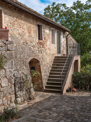 Plakat Ancient Farmhouse and Rural Dwelling with outdoor Stairs in the Medieval Village of Monteriggioni, Siena - Italy