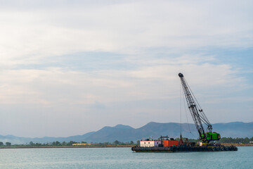 Industrial floating crane platform