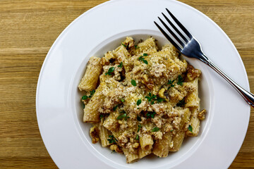 Pasta with a Creamy Crushed Walnut Sauce