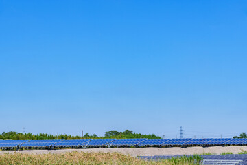 ソーラーパネル　メガソーラー　太陽光発電　【 再生可能エネルギー イメージ 】