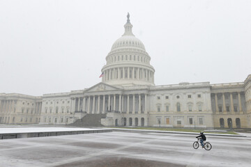 Obraz premium United States Capitol in blizzard - Washington DC in winter time.