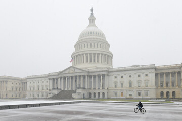 Obraz premium United States Capitol in blizzard - Washington DC in winter time.