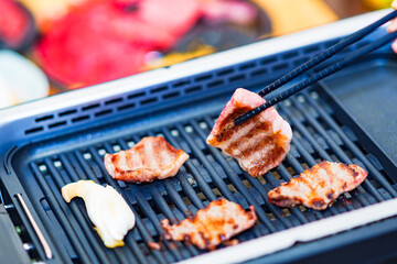 焼肉　グリル　ノースモーク　煙が少ない　【 1人 で 焼肉 の イメージ 】