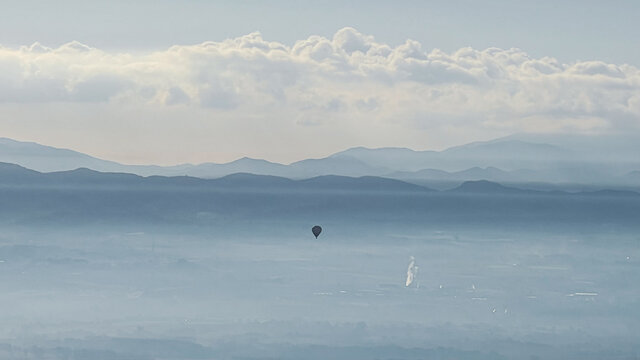 Catalunya, Osona, Plana de Vic, Sant Mart&iacute; Xic, Hiking, Hot Air Ballons, Fly, Airborne, Landscape, Sky, Mountains, Mist, Blue, Outdoors, Fresh Air, Valley
