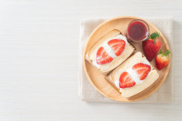 pancake sandwich strawberry fresh cream