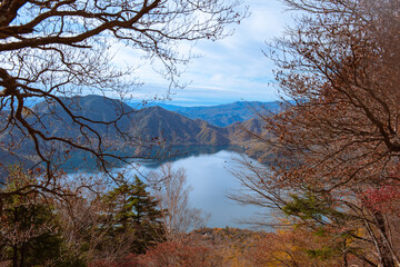 日本百名山　男体山五合目から臨む紅葉した中禅寺湖