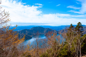 日本百名山　男体山六合目から臨む紅葉した中禅寺湖