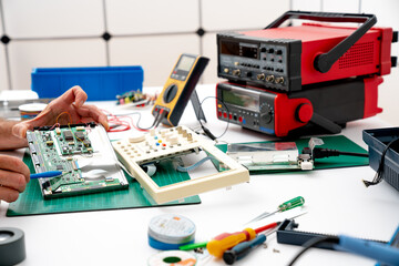 Repair of a medical measuring device in a laboratory