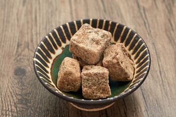 ミネラルたっぷりの沖縄県産黒糖