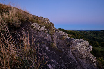 Sonnenuntergang am Pferdskopf im Herbst, Biosphärenreservat Rhön, Hessen, Deutschland.