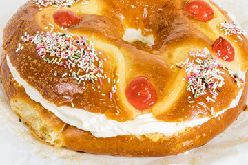 Almudena crown a typical dessert of Madrid on the nine of November, which celebrates the Virgin of Almudena