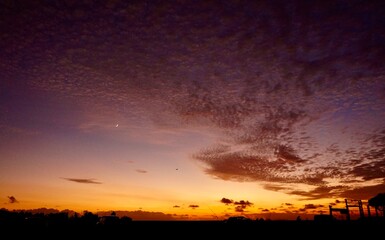 Fototapeta premium 沖縄県宮古島 夕暮れの海岸線