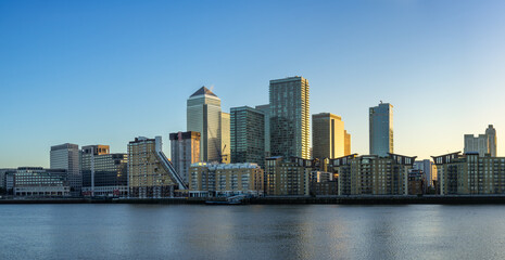 Fototapeta na wymiar Panorama of Canary Wharf business district at dawn in London. England