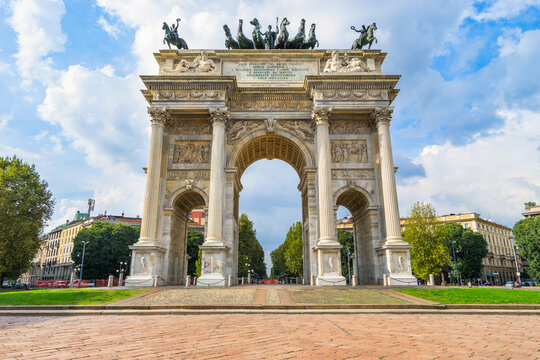 Arco della Pace (Arch of Peace), Porta Sempione, Milan, Italy 