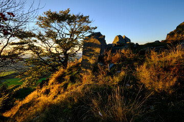 Sonnenuntergang am Pferdskopf im Herbst, Biosphärenreservat Rhön, Hessen, Deutschland.