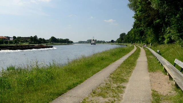 l&auml;ngste Bank Der Welt am Nord-Ostsee-Kanal 