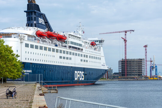 Copenhagen. Denmark. 15. September. 2021. The Crown Seaways of the DFDS line in the port of Copenhagen. Transport. Ships.