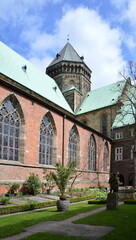 Fototapeta na wymiar Historische Kirche in der Altstadt der Hanse Stadt Bremen