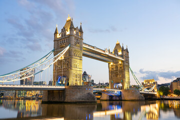 Fototapeta na wymiar Tower Bridge at dawn in London. England