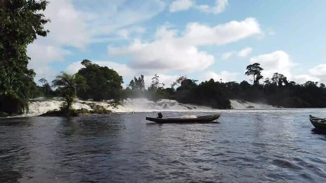 Les chutes de Lob&eacute; &agrave; Kribi au Cameroun