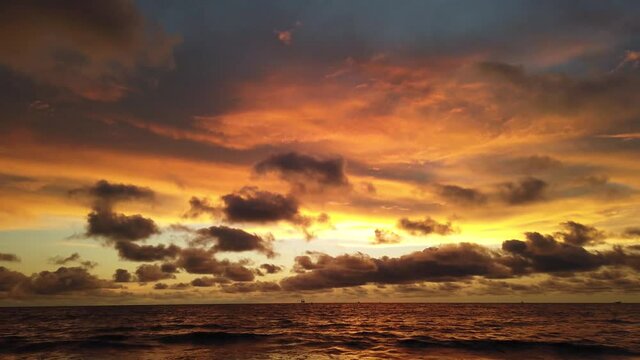 Coucher de soleil sur l'Atlantique &agrave; Kribi au Cameroun