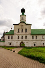 Fototapeta na wymiar the northern Orthodox monastery with a dome