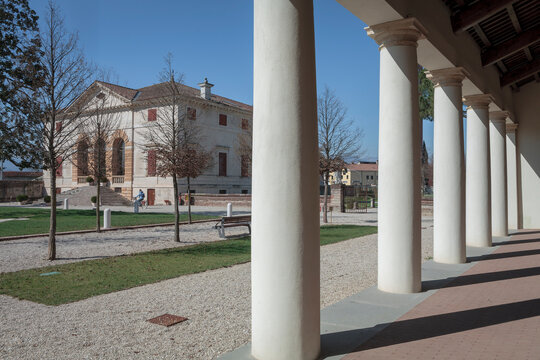 Caldogno, Vicenza. Esterno con barchessa di Villa Caldogno Pagello