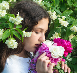 Fototapeta premium girl with a bouquet of peony