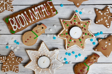 Obraz na płótnie Canvas biscotti e decorazioni natalizie