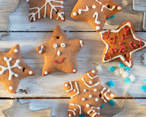 Fototapeta na wymiar biscotti e decorazioni natalizie