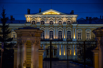 Obraz premium Suvorov military school at dusk