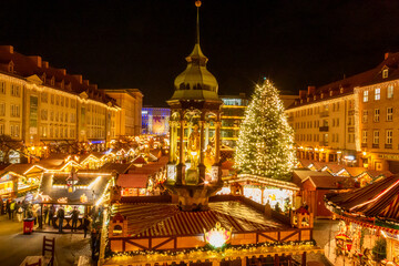 Magdeburger Weihnachtsmarkt auf dem Alten Markt - obrazy, fototapety, plakaty